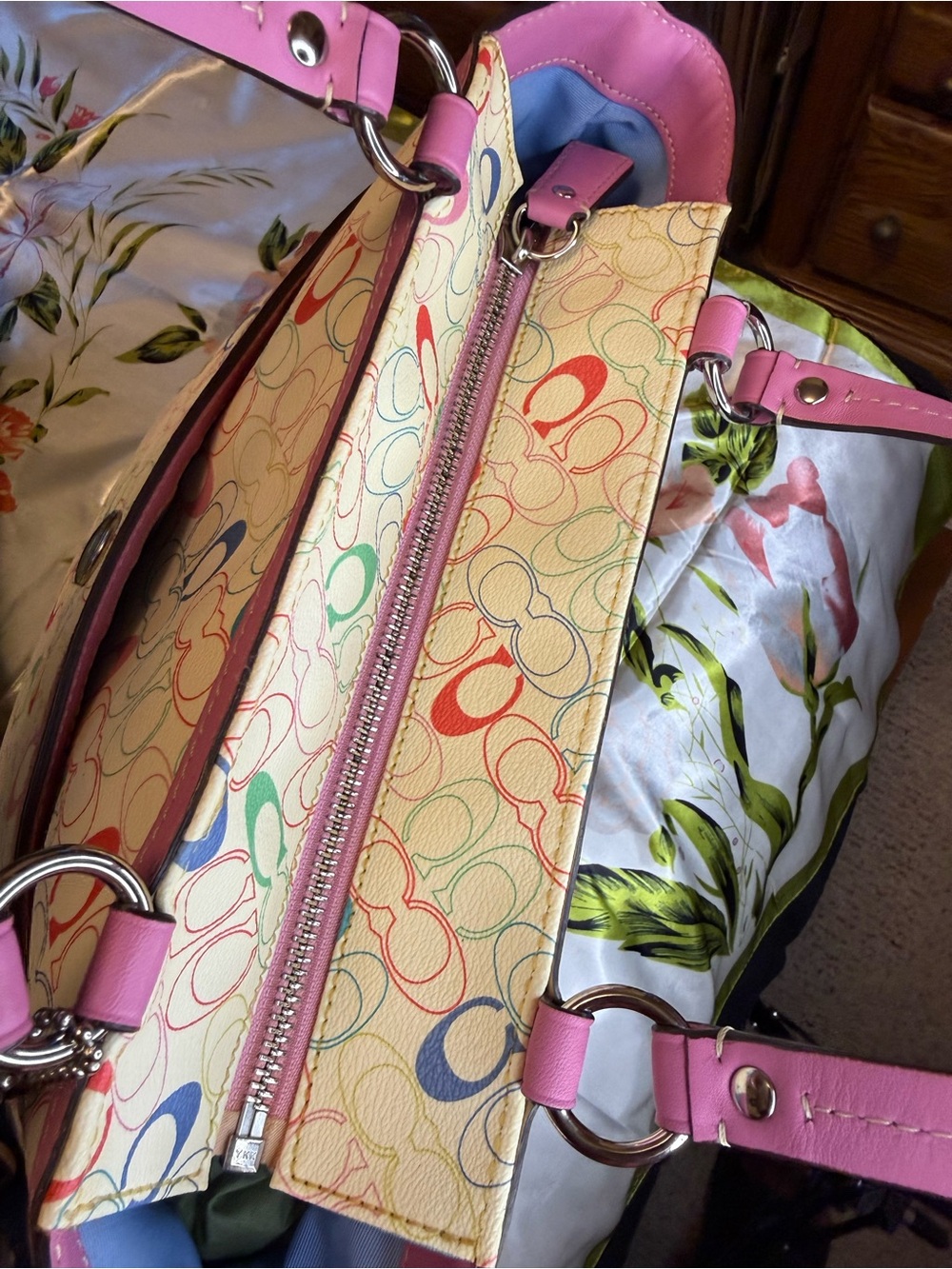 Coach Heritage Chelsea Multicolor Signature Tote Pink Trim + Flower Charm - Picture 10 of 15